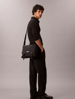 Calvin Klein Umhängetasche aus mattem Nylon^Herren Taschen