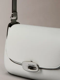 Calvin Klein Umhängetasche mit gravierter Klappe^Damen SchultertaschenFrisch Eingetroffen|Taschen