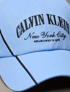 Calvin Klein Verstellbare Cap aus UV‑geschütztem Twill mit Heritage-Logo^Damen Schals & Handschuhe