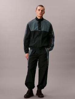 Calvin Klein Wasserabweisender Reise-Windbreaker^Herren Jacken & Pullovers|JackenFrisch Eingetroffen