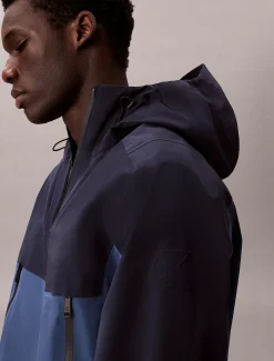 Calvin Klein Windbreaker-Jacke mit technischem Obermaterial^Herren JackenFrisch Eingetroffen