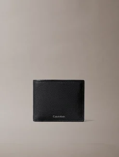 Calvin Klein Zweifach faltbares Portemonnaie mit geprägtem Folien-Logo und Münzfach^Herren Geldbörsen & Kartenetuis