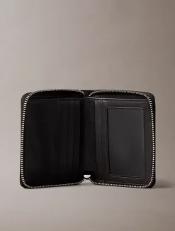 Calvin Klein Zweifach faltbares Reißverschluss-Portemonnaie mit durchgehender Monogrammprägung^Herren Geldbörsen & Kartenetuis